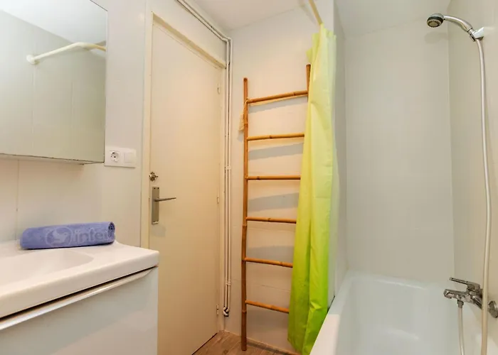 Cye 6 Cap By Interhome